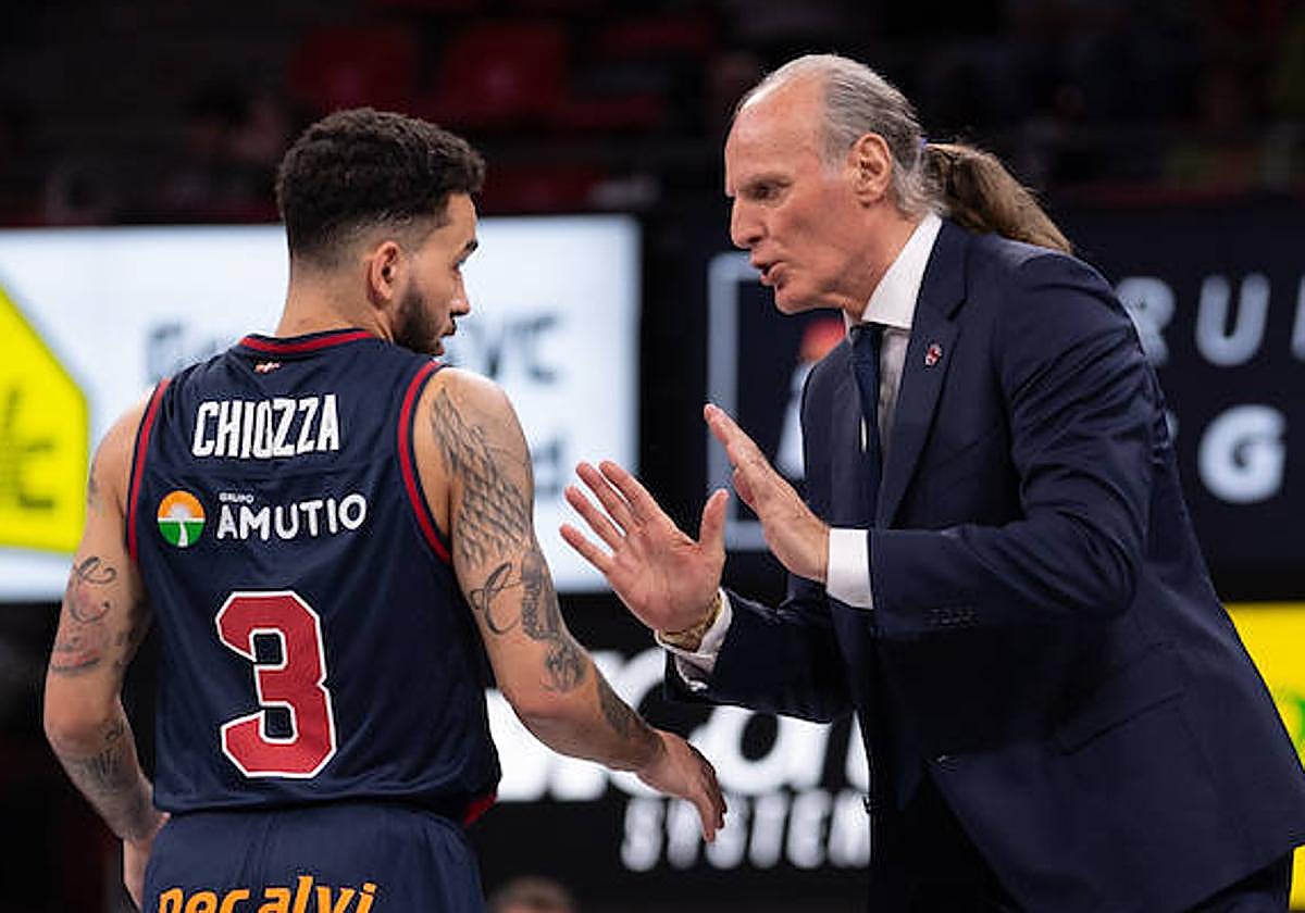 Ivanovic da indicaciones a Chiozza durante el partido.