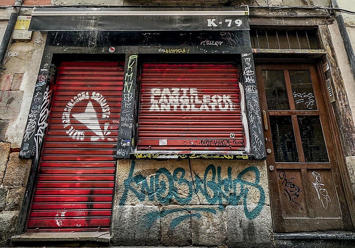 El 79 de Cuchillería lleva deshabitado más de cuatro años.