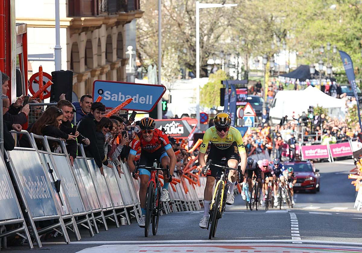 El paso de la Itzulia por Santurtzi el año pasado.