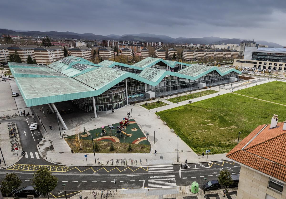 Parcela junto a la estación de autobuses en la que se levantará el nuevo campus del vino.