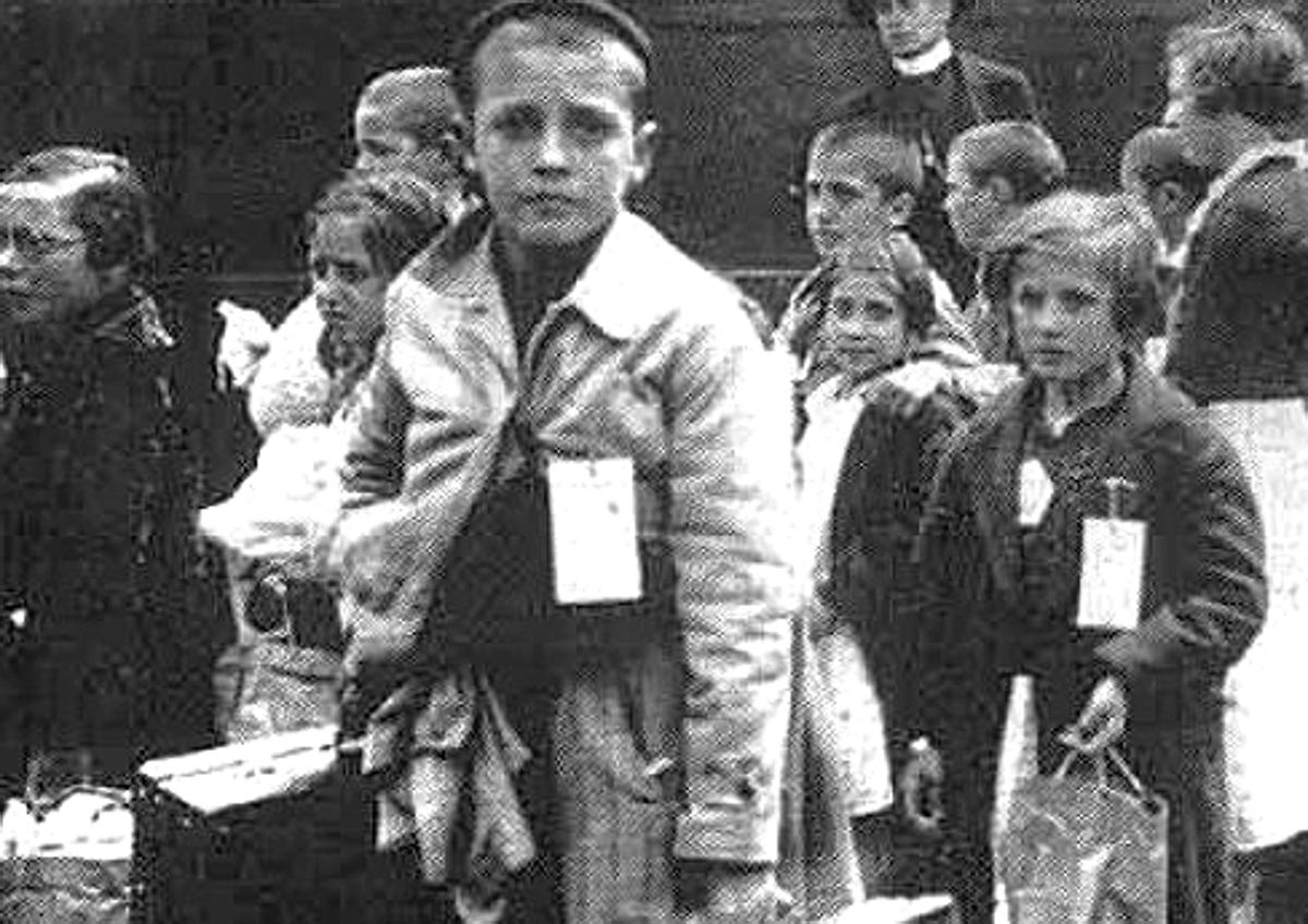 Imagen secundaria 1 - El barco que salvó a niños vascos en la Guerra Civil y terminó de merlucero de Pescanova