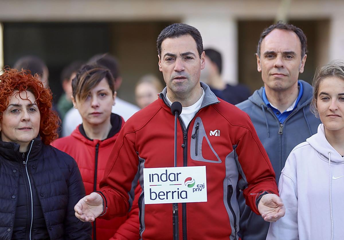 Pradales no se fía de Sánchez y un posible pacto con Bildu: «Es un hombre que cambia de opinión»