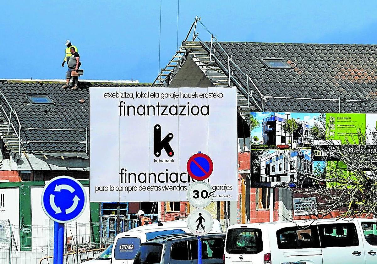 La vivienda, a través del crédito promotor y de la financiación de la compra con la hipoteca, es un motor principal del préstamo.