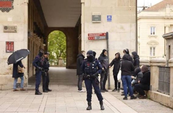 Etxebarria «condena y rechaza la violencia», tras los incidentes por la okupación de una vivienda en Vitoria