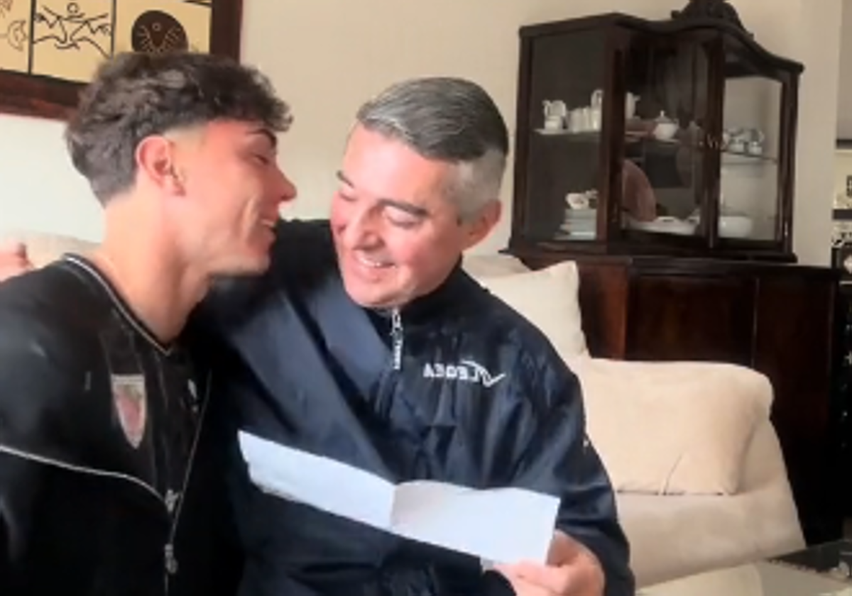 La emoción de un hincha del Athletic tras regalarle su hijo una entrada para la final