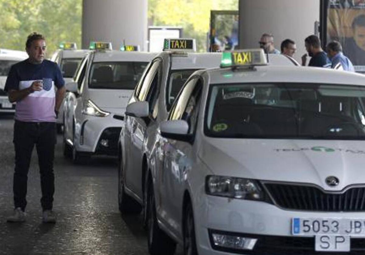 Movilización de taxis en Sevilla para la final de Copa