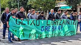 La plantilla en un acto de protesta celebrado en el centro de Algorta.