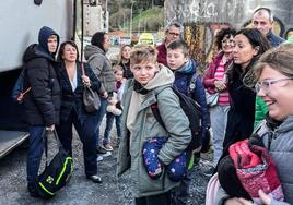 Despedida de los niños ucranianos que pasaron las Navidades en Euskadi.