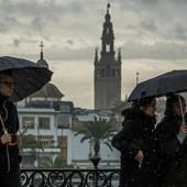 Aemet actualiza su previsión para el sábado en Sevilla y... ¡ojo, que podría llover!