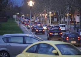 El parque móvil de la capital alavesa paga una de las facturas más caras del país