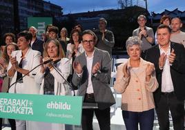 Los dirigentes de EH Bildu, durante el inicio de campaña este jueves en Vitoria.