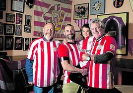 Edu Bataller, Ander Lasa, Yare Lasa y José Antonio Zafra, miembros de la peña 'Gregal'.