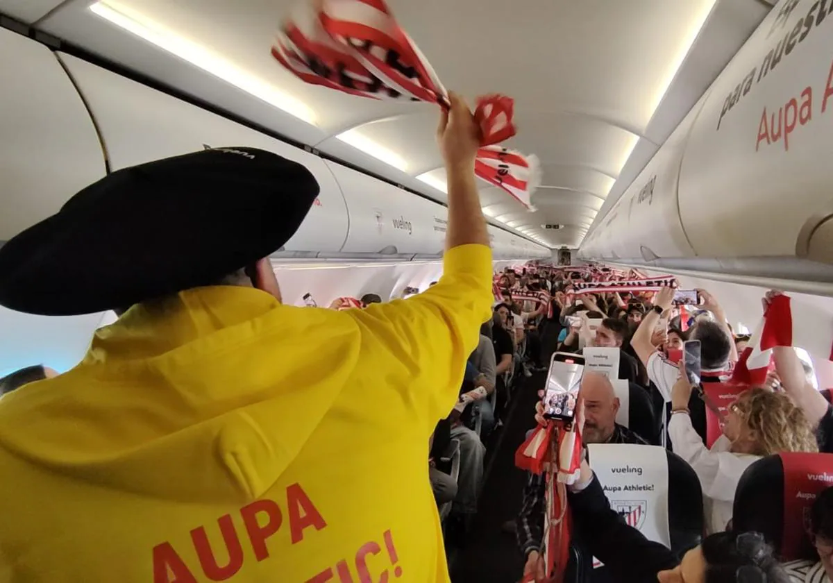 El avión más rojiblanco del cielo: tuneado con los colores del Athletic y  con el himno a todo volumen | El Correo