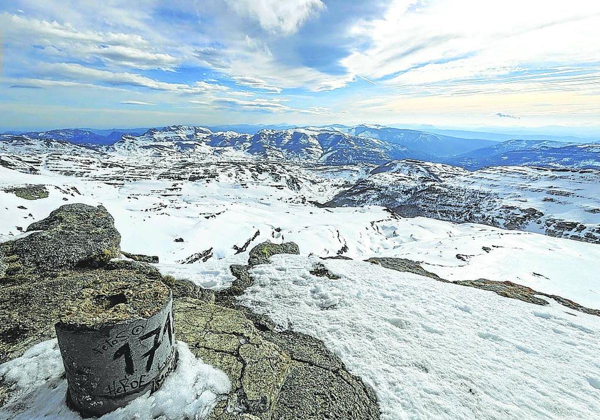 Vista desde la cima de Castro Valnera.