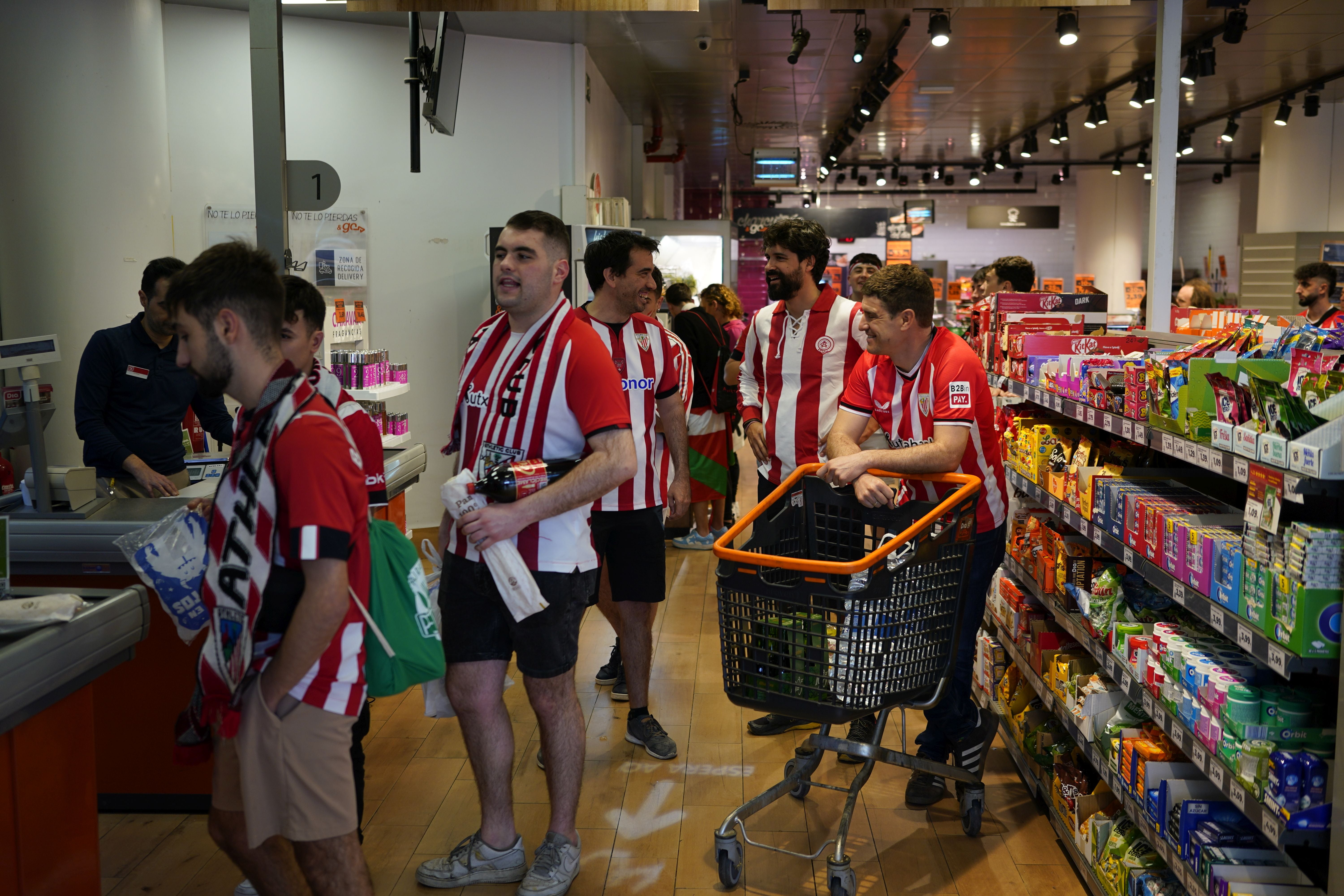 Las fotos de la final: la afición se vuelca con el Athletic en Sevilla