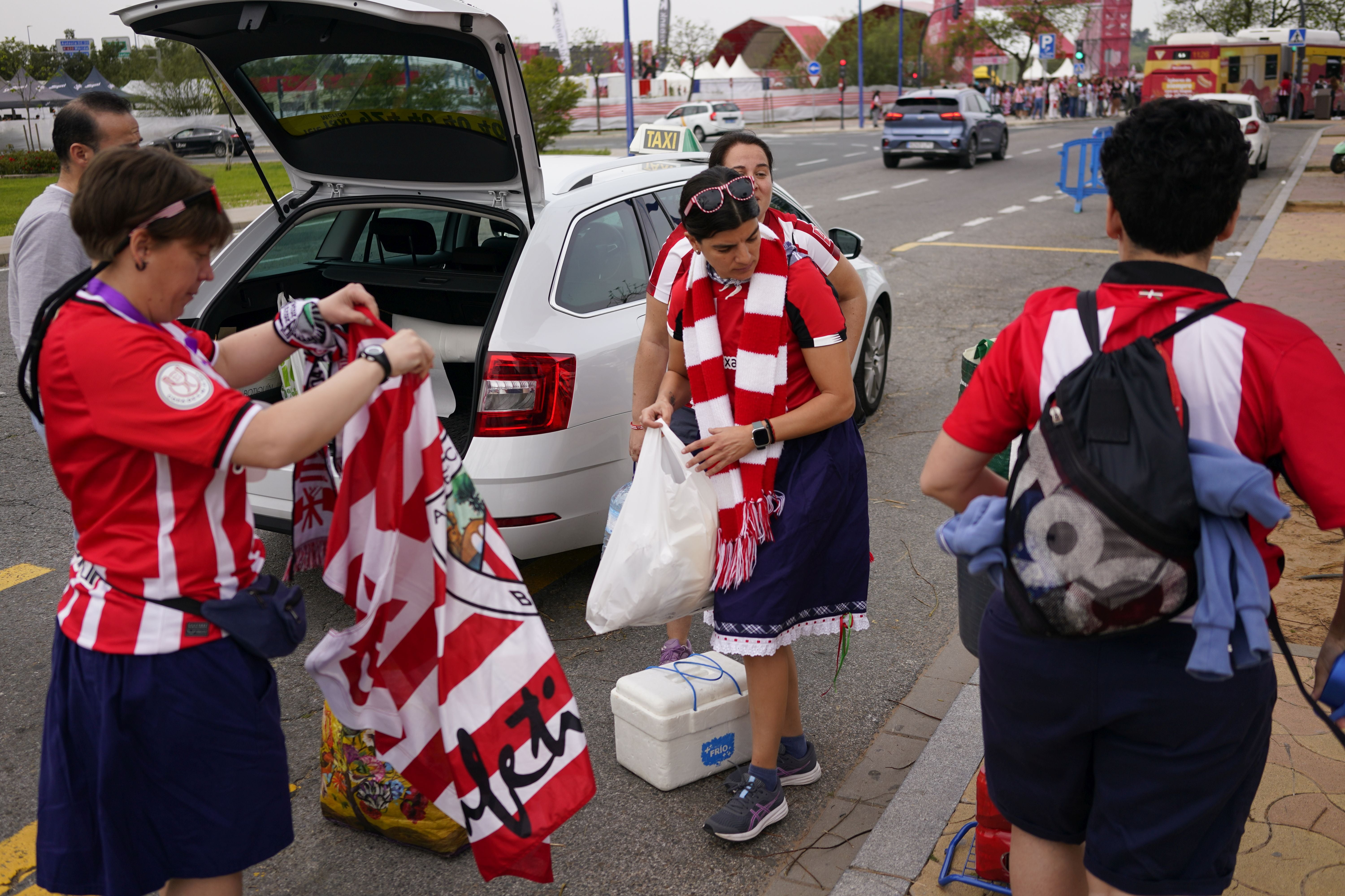 Las fotos de la final: la afición se vuelca con el Athletic en Sevilla