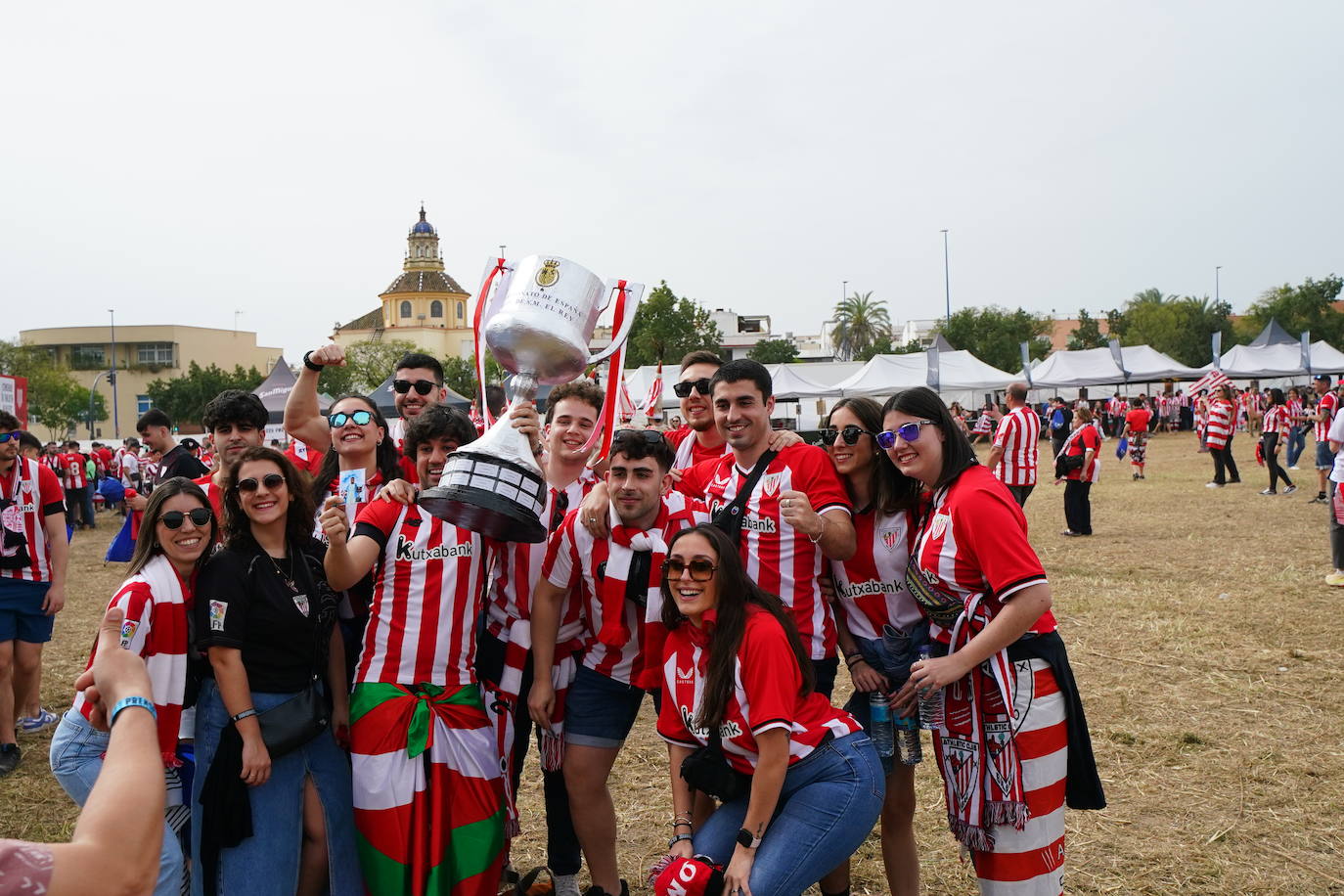 Las fotos de la final: la afición se vuelca con el Athletic en Sevilla