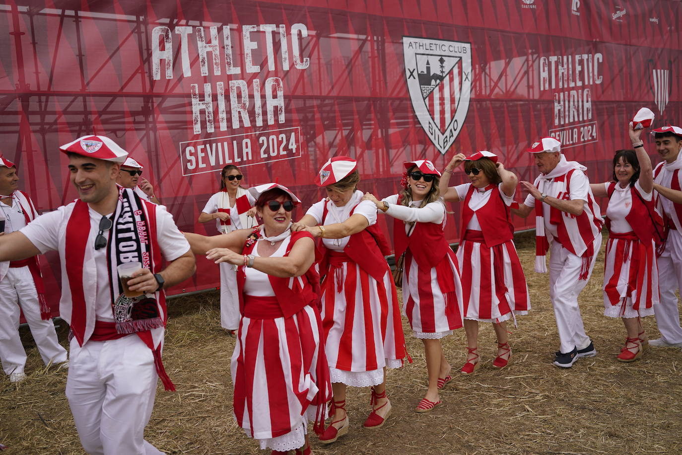 Las fotos de la final: la afición se vuelca con el Athletic en Sevilla