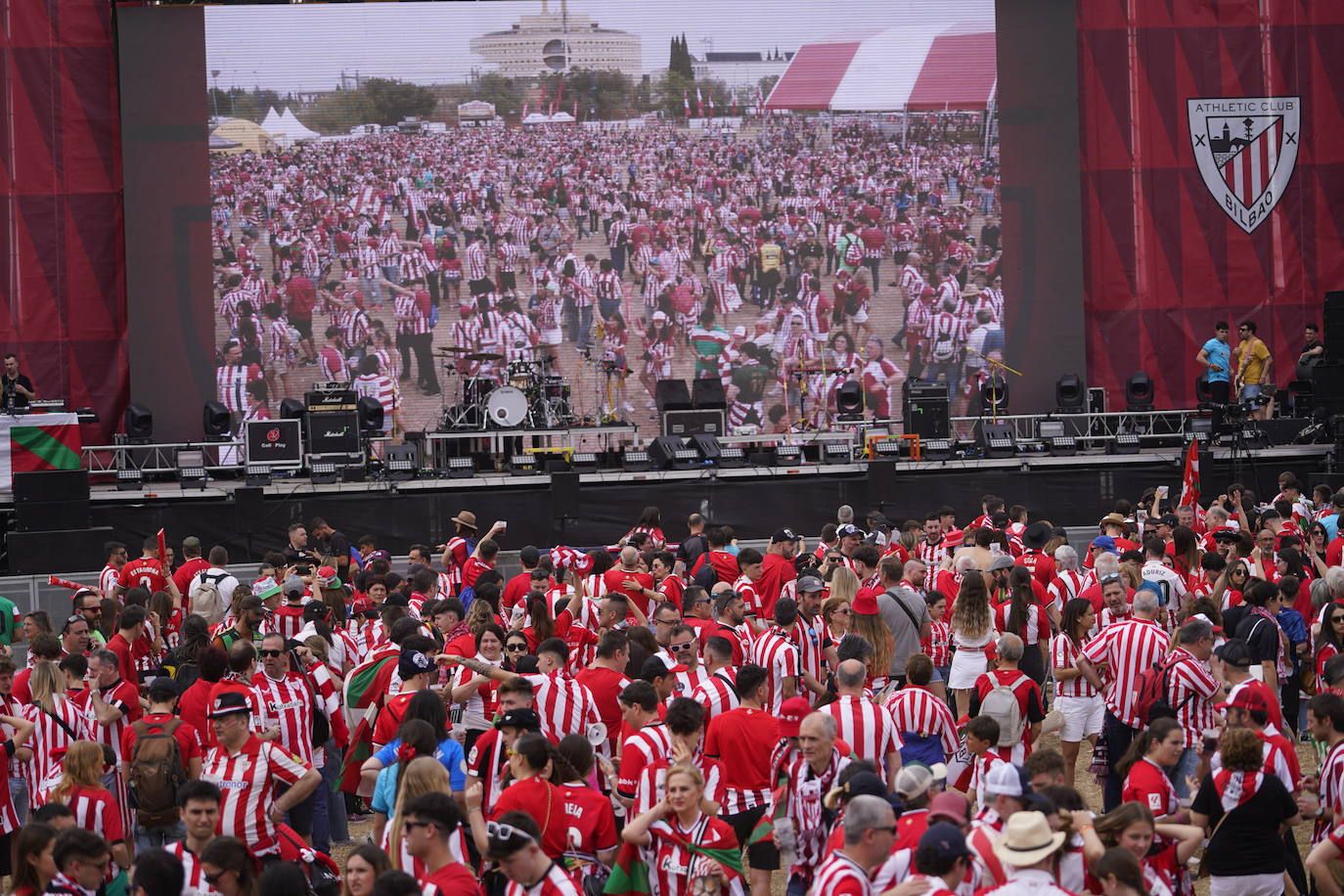 Las fotos de la final: la afición se vuelca con el Athletic en Sevilla