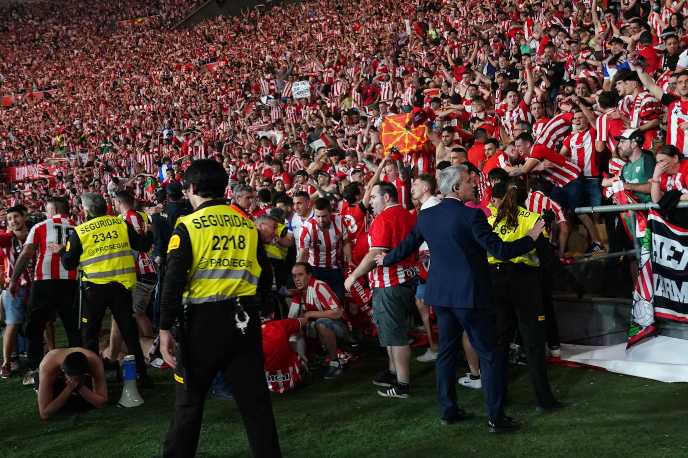 El Athletic y la afición celebrán la Copa en Sevilla