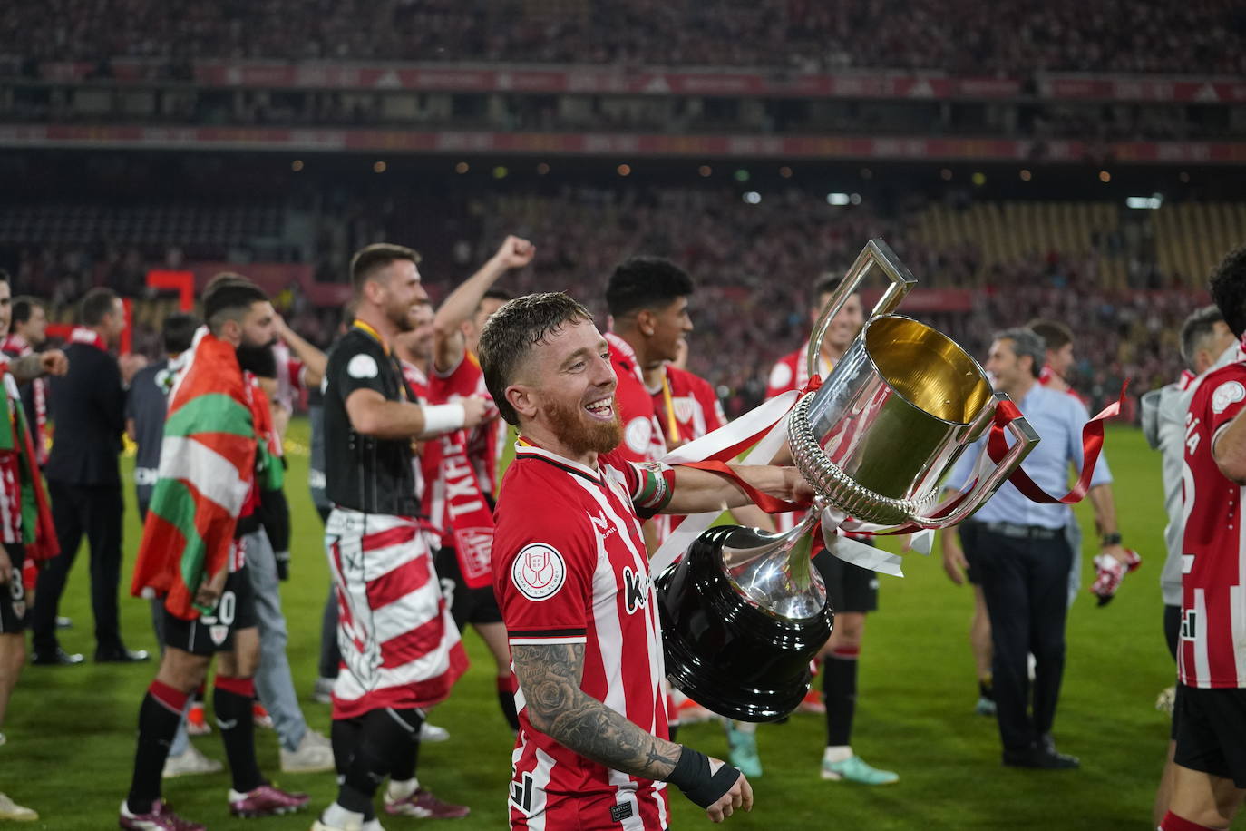 El Athletic y la afición celebrán la Copa en Sevilla