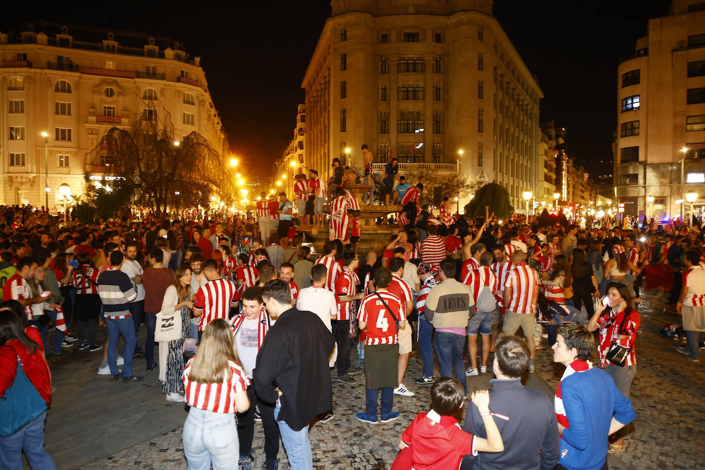Bilbao y Bizkaia estallan de alegría con la Copa del Athletic