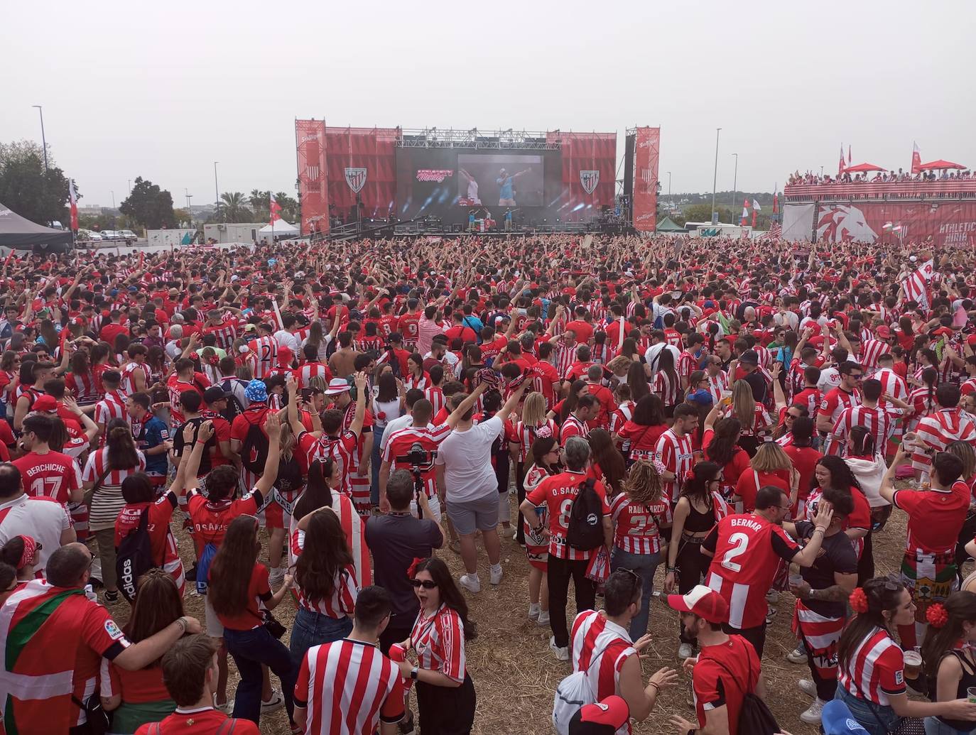 Las fotos de la final: la afición se vuelca con el Athletic en Sevilla