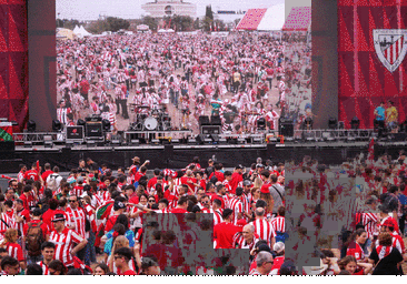 Los 70.000 hinchas rojiblancos que han revolucionado Sevilla