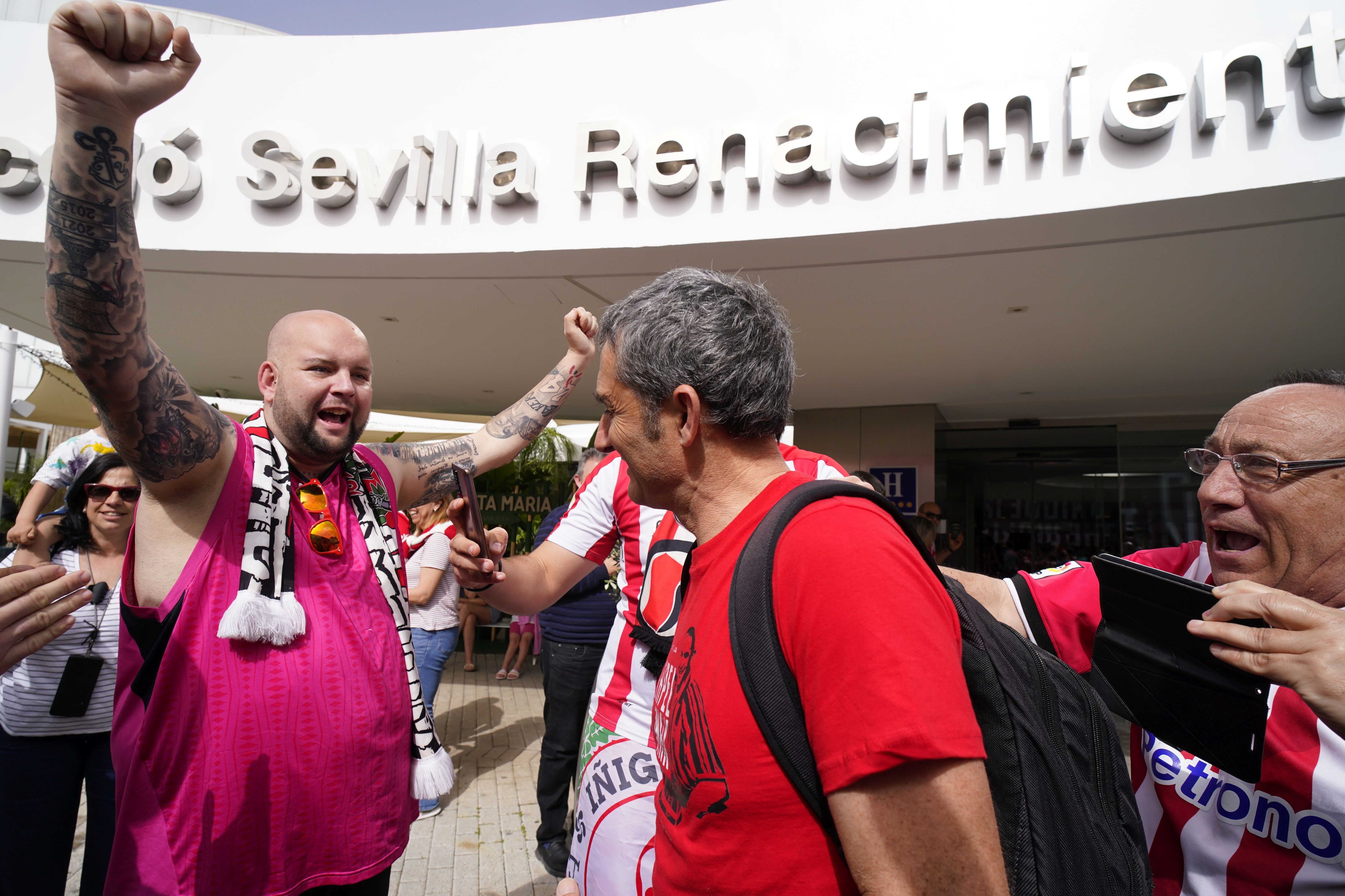 El Athletic abandona el hotel de Sevilla