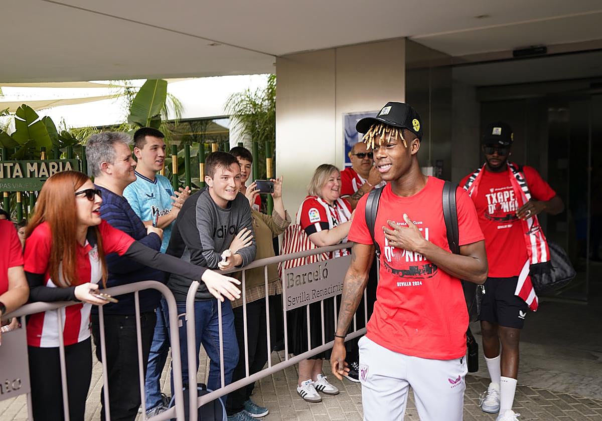 El Athletic abandona el hotel de Sevilla