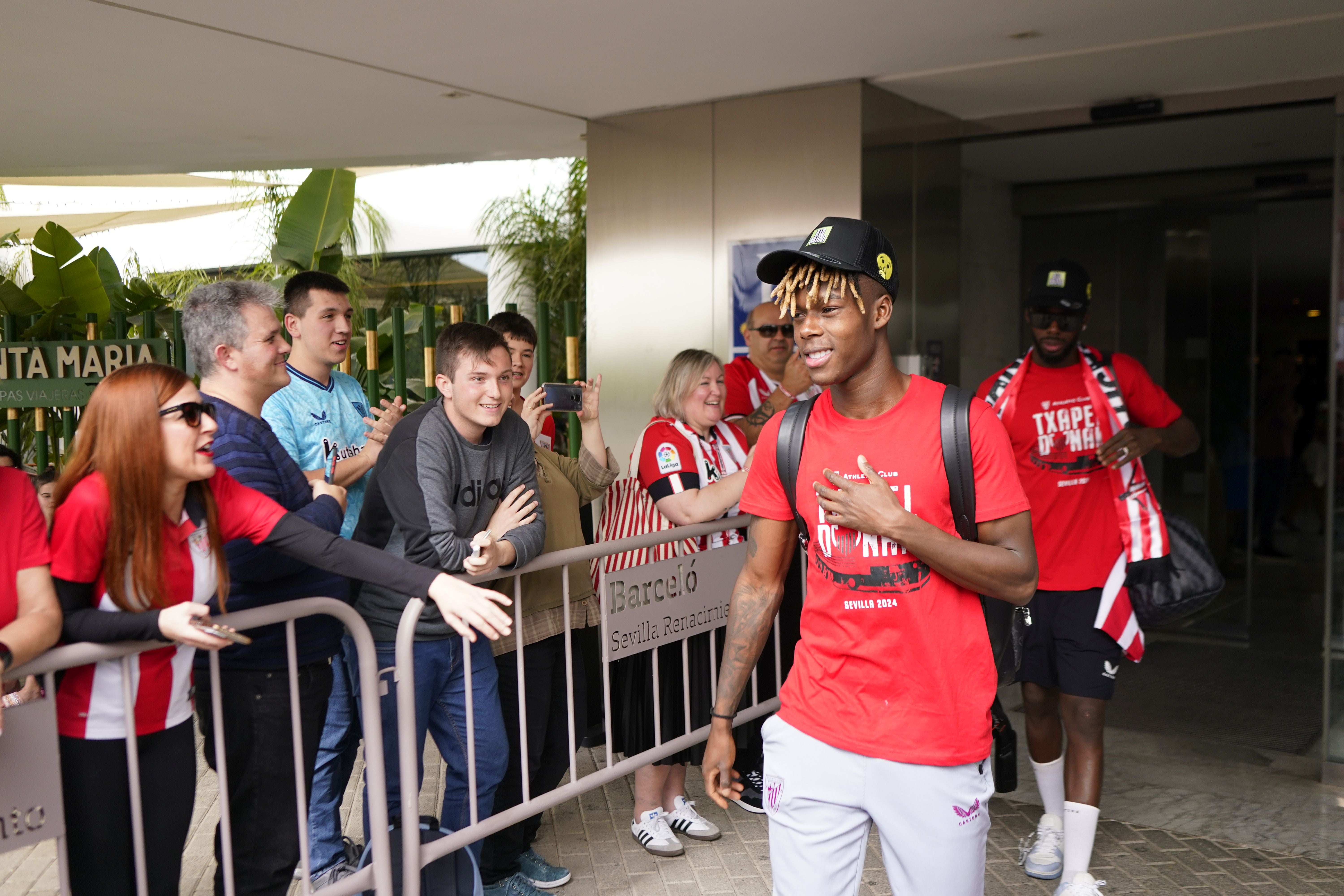 El Athletic abandona el hotel de Sevilla