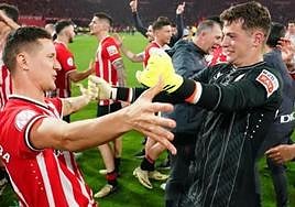 Agirrezabala se viste de héroe y los consejos de Simón antes de los penaltis