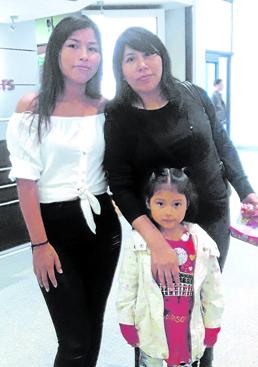 Imagen - Aracely Herbás junto a su madre, Rebeca Huayta, asesinada en 2022.