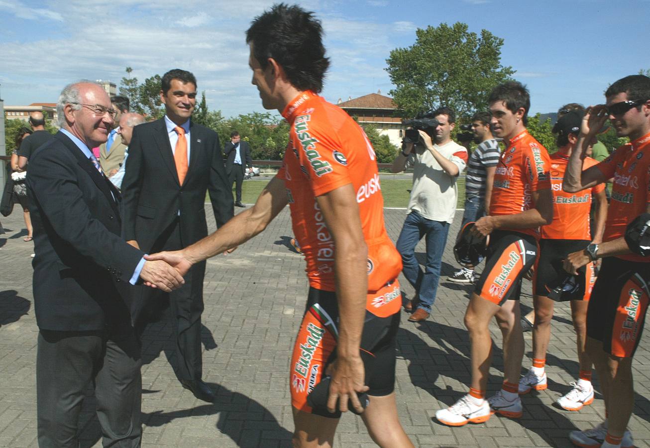 Gran aficionado al ciclismo, tras abandonar la política fue presidente de la compañía Euskaltel, que patrocinó el equipo de ciclismo vasco.