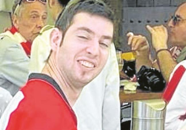 Asier disfrutó de lo lindo con la marea rojiblanca en Sevilla.