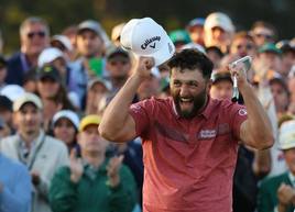 Rahm celebra el triunfo en el último Masters el 9 de abril de 2023.