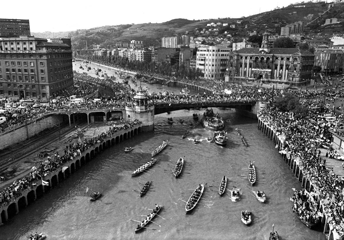 En 1984 la gabarra llevó a suspender las clases en Bizkaia: al colegio solo a la mañana, sin transporte escolar de vuelta...