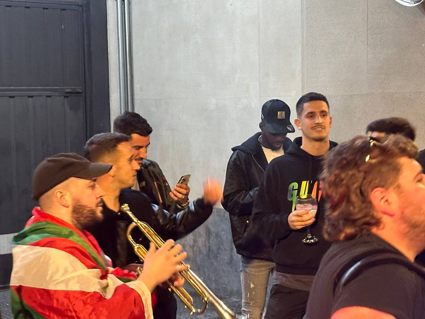 La fiesta de los jugadores del Athletic por el centro de Bilbao