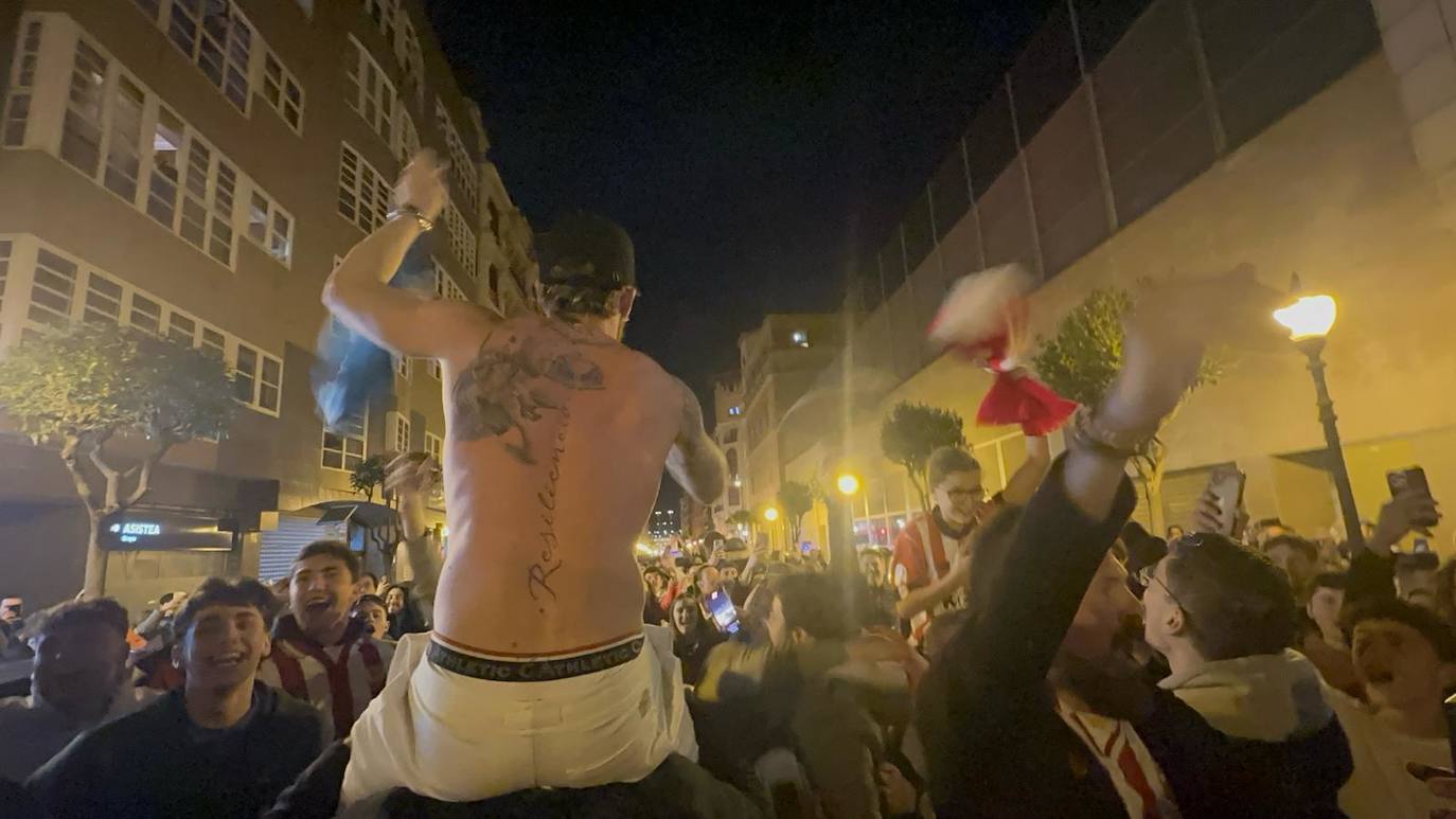 La fiesta de los jugadores del Athletic por el centro de Bilbao