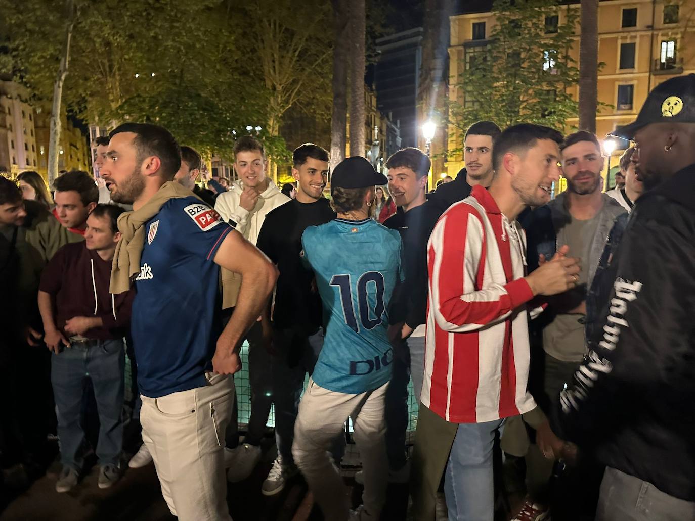 La fiesta de los jugadores del Athletic por el centro de Bilbao