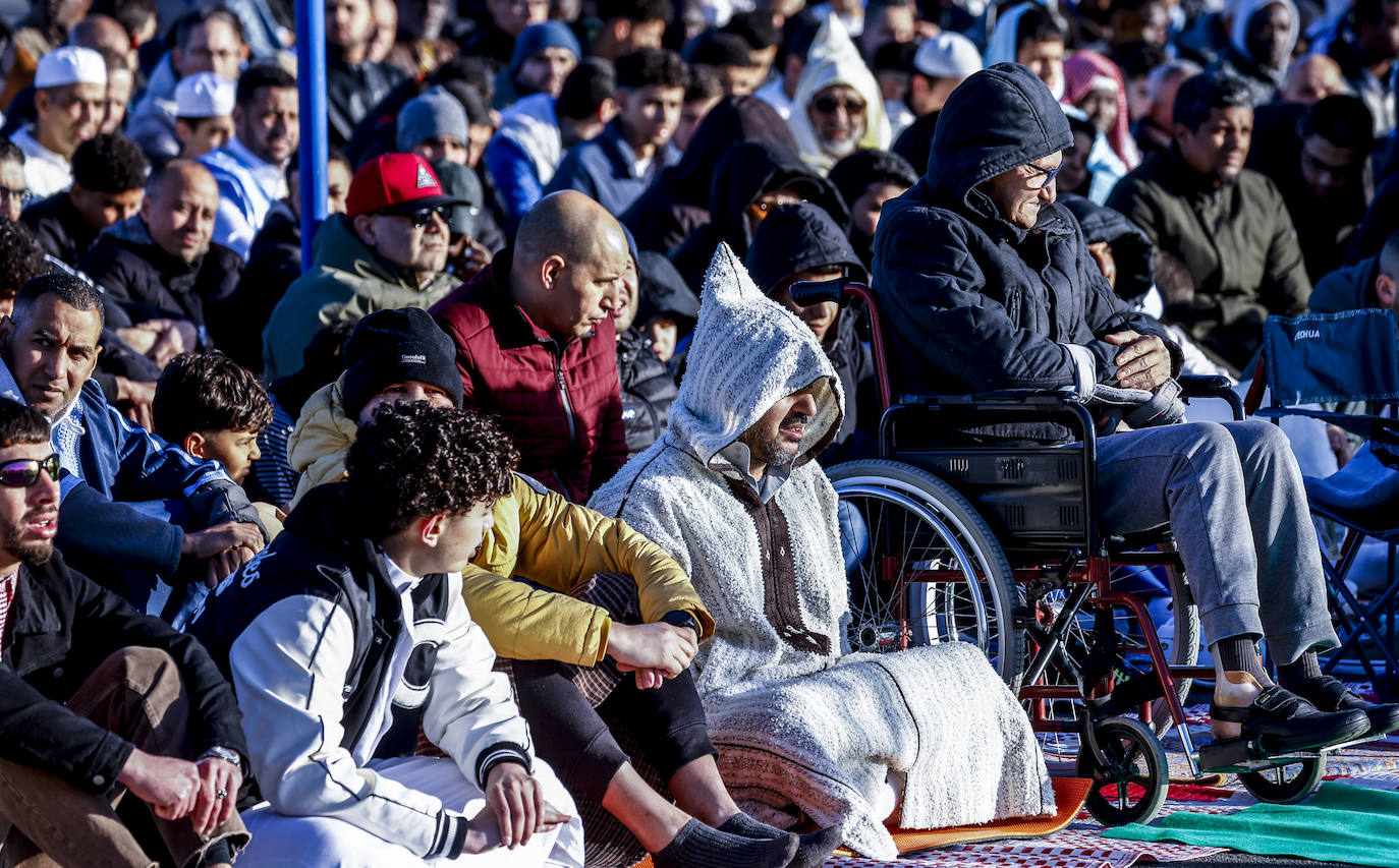 Miles de musulmanes celebran el final del Ramadán en Vitoria