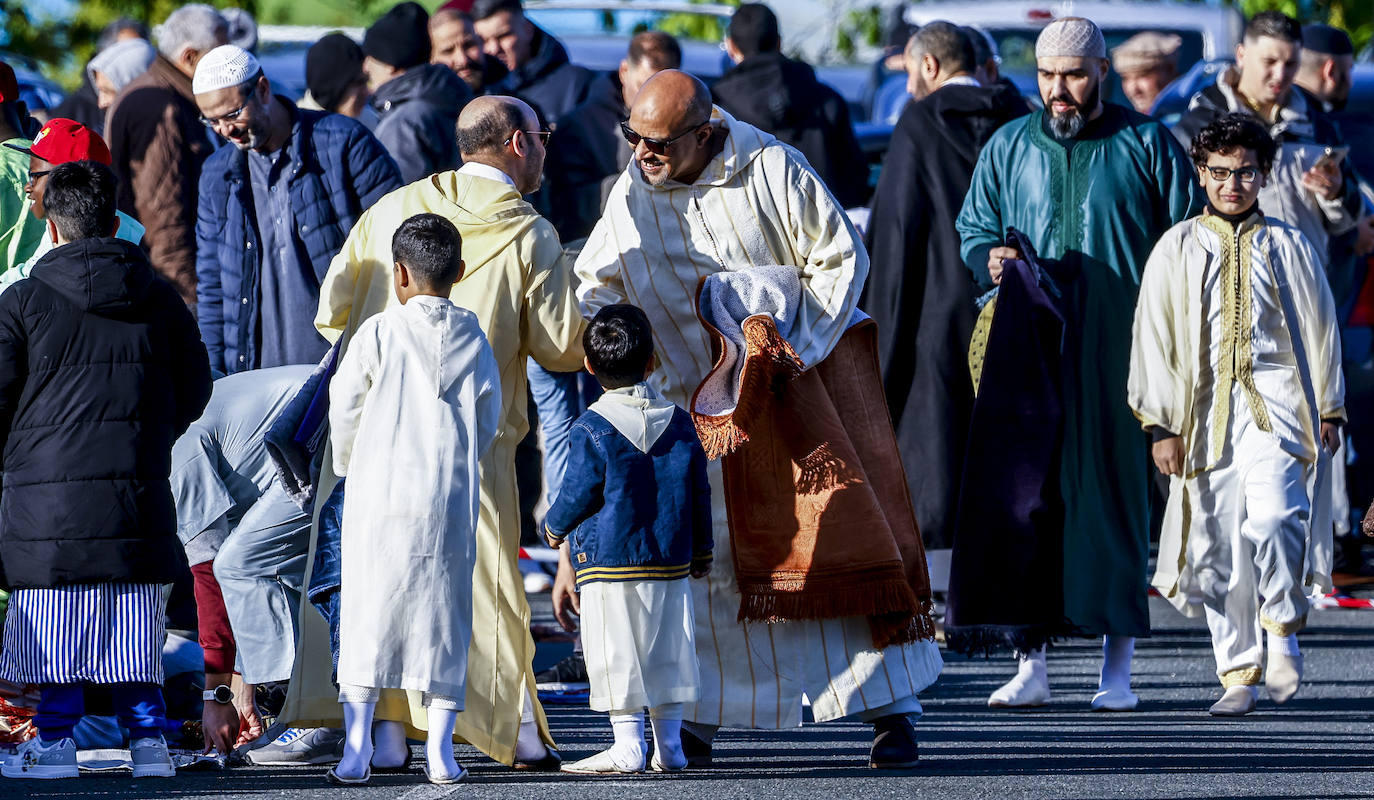 Miles de musulmanes celebran el final del Ramadán en Vitoria