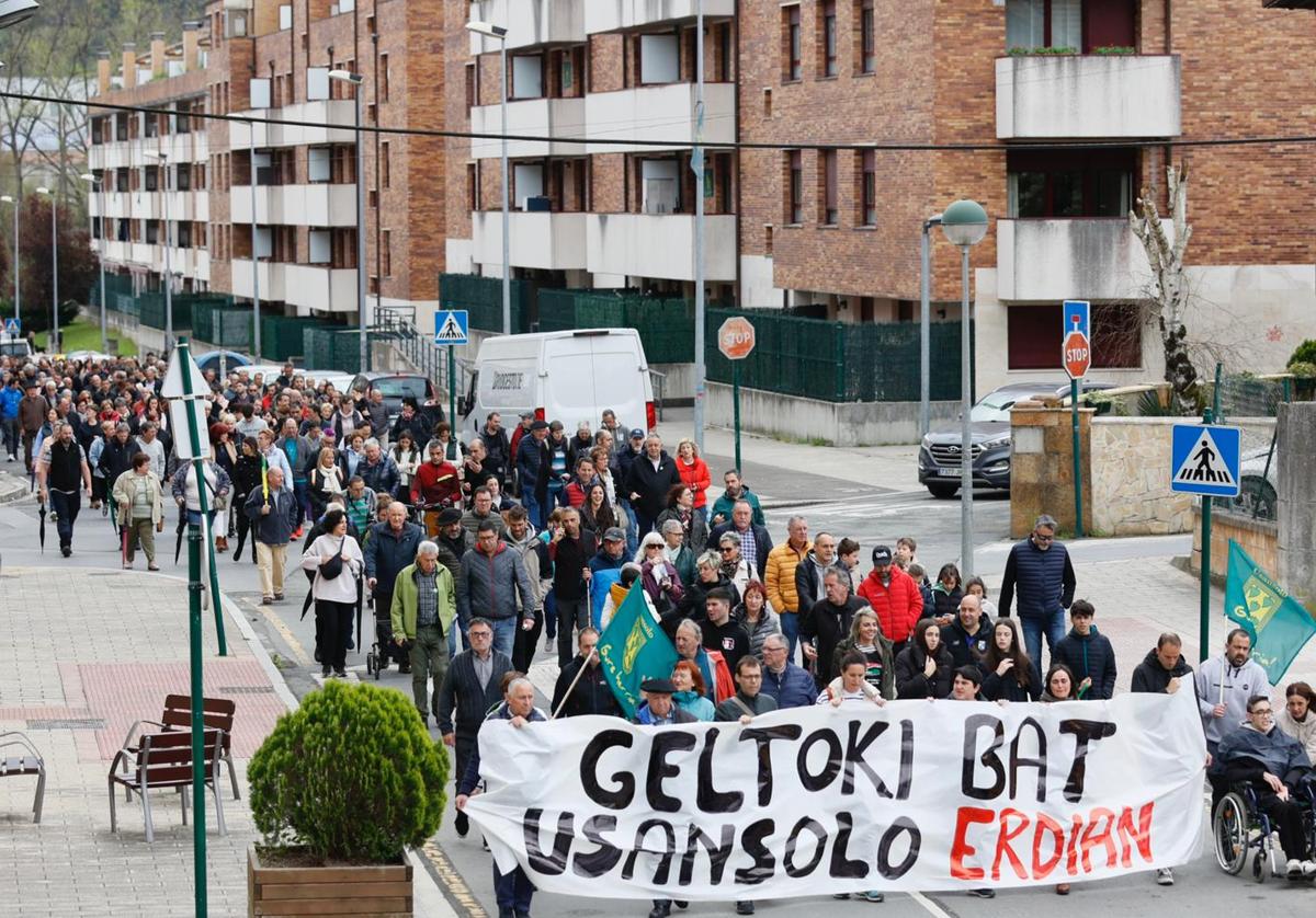 Anterior manifestación de los vecinos de Usansolo reclamando una estación en el centro.