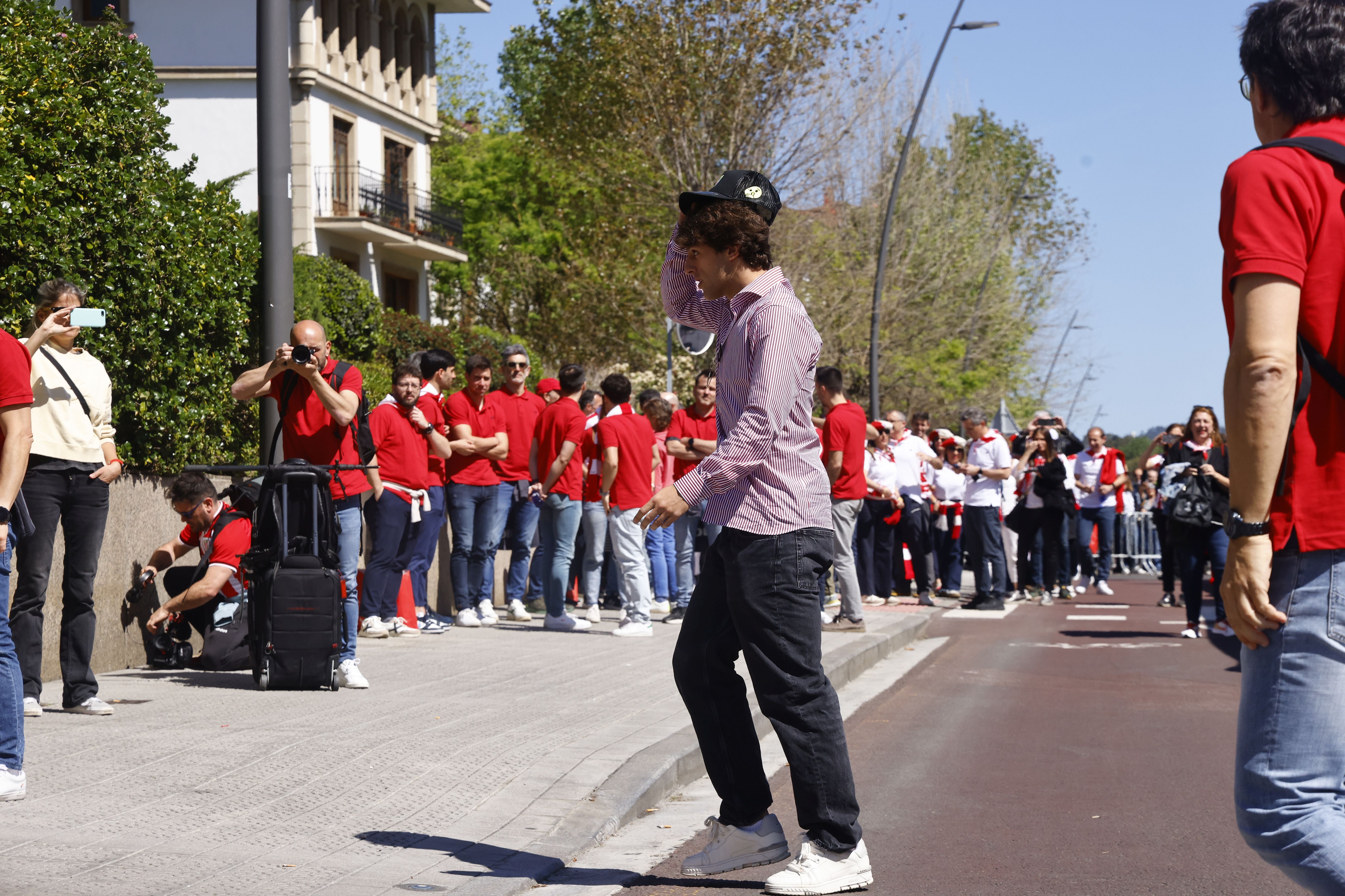 Euforia de los jugadores rojiblancos en la gabarra