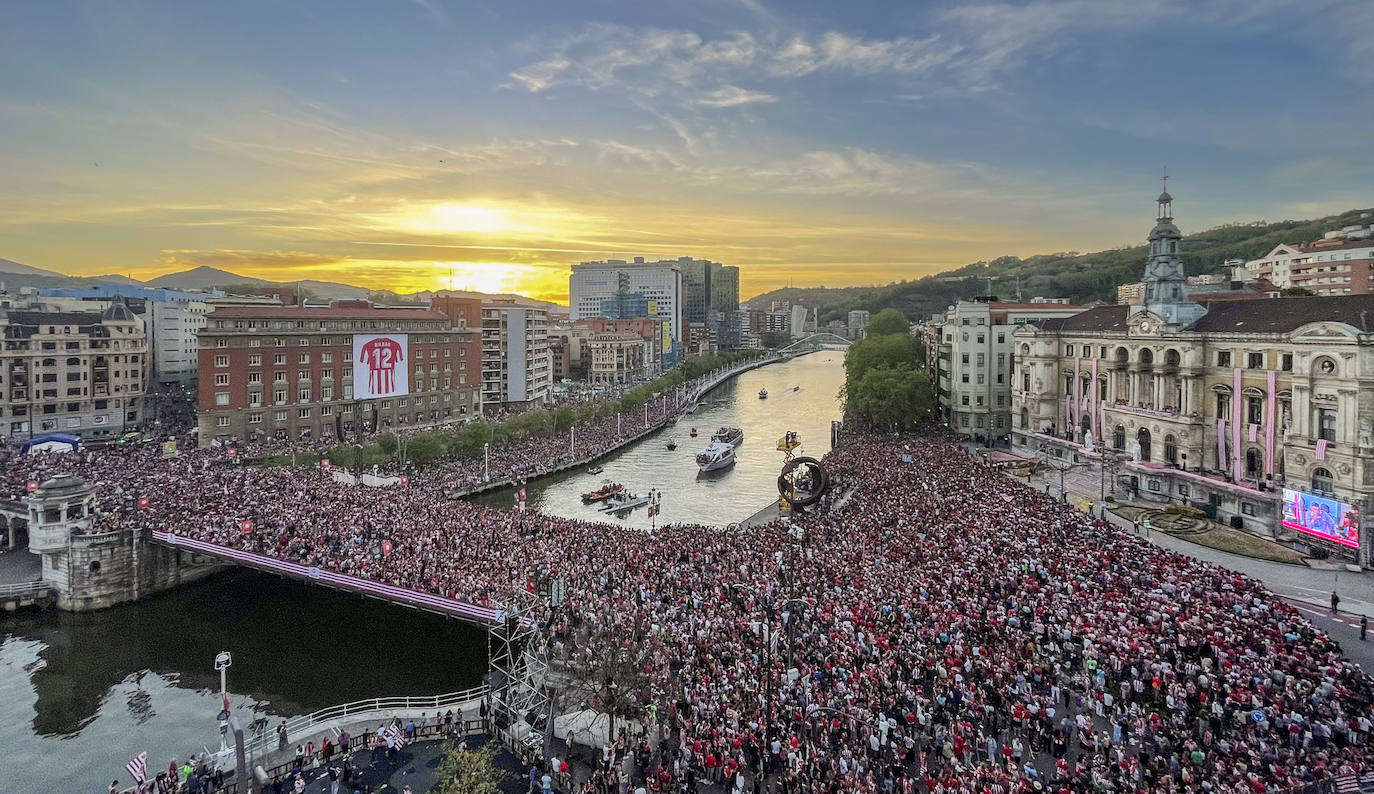 Las imágenes de la fiesta de la gabarra en Bilbao