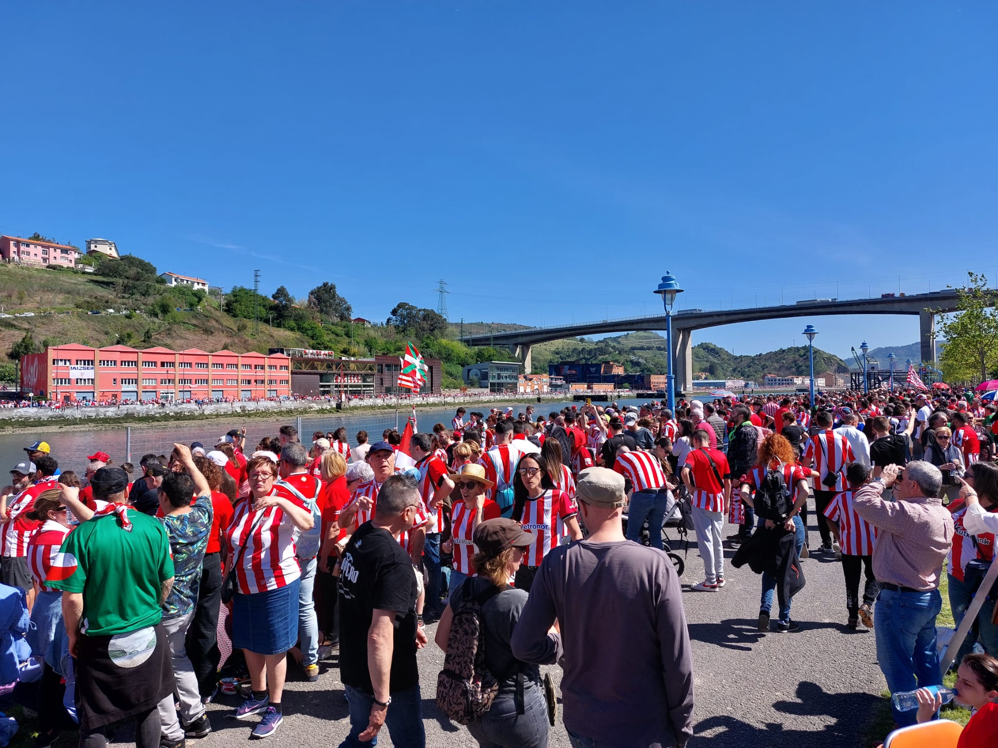 Barakaldo, fotos e información: «Tengo muchas ganas de ver pasar mi primera gabarra»