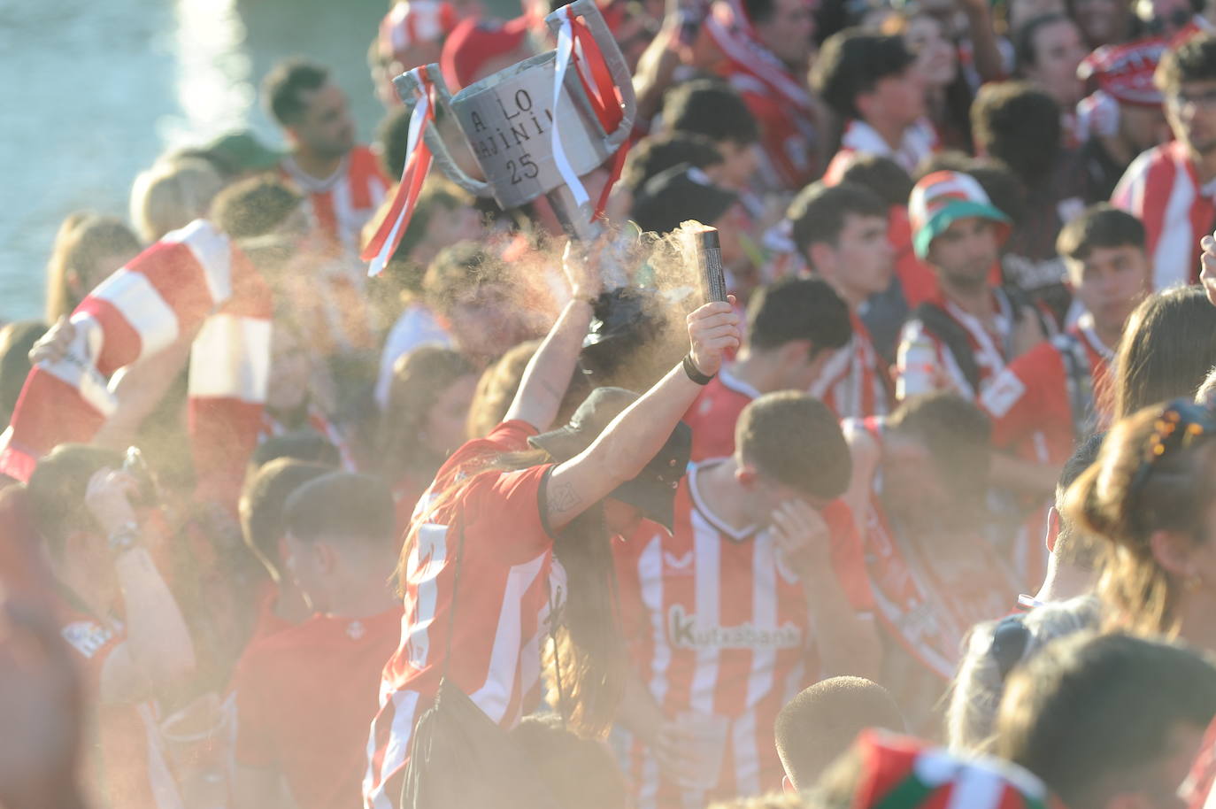 Las imágenes de la fiesta de la gabarra en Bilbao