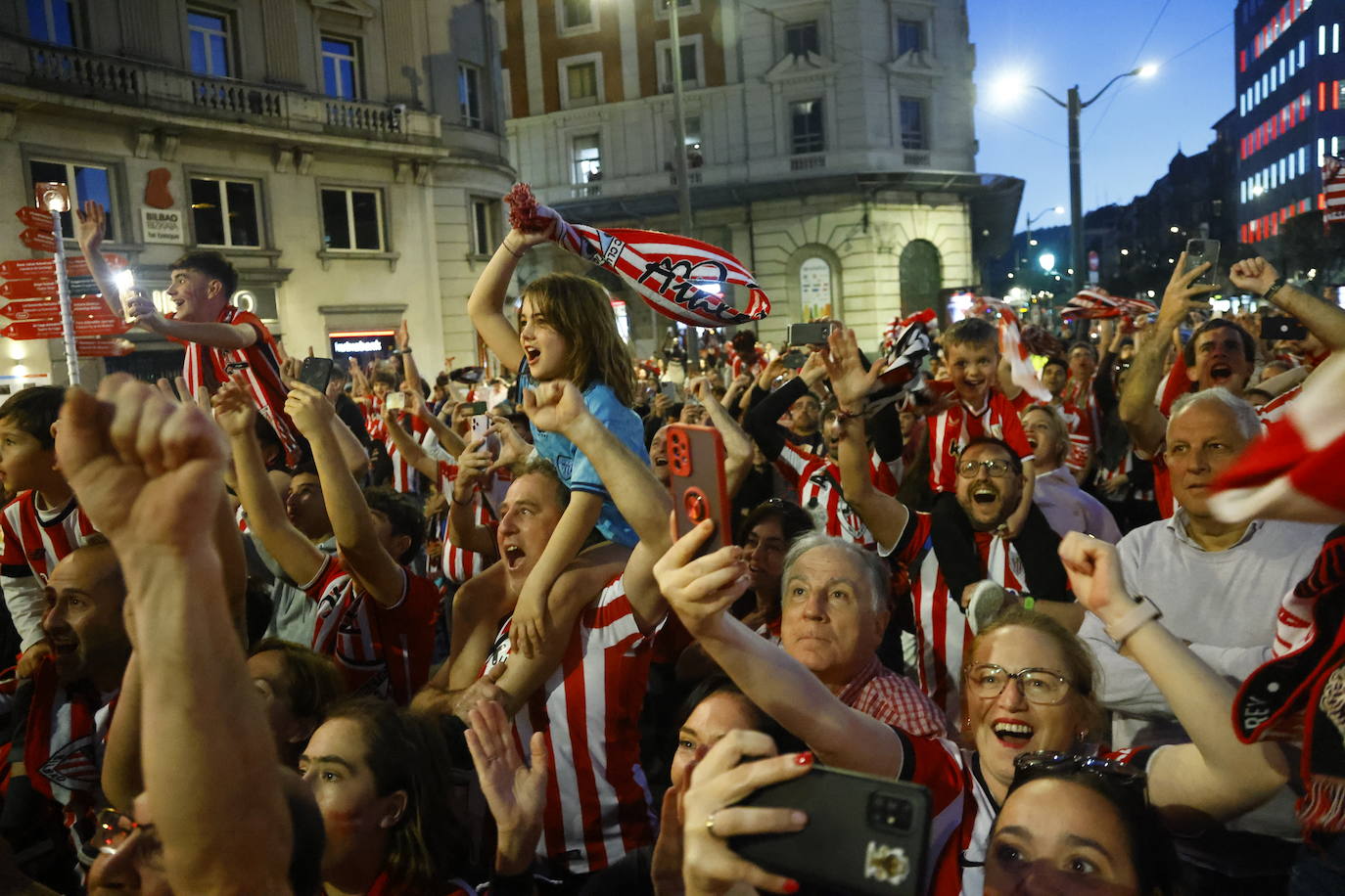 Las imágenes de la fiesta de la gabarra en Bilbao