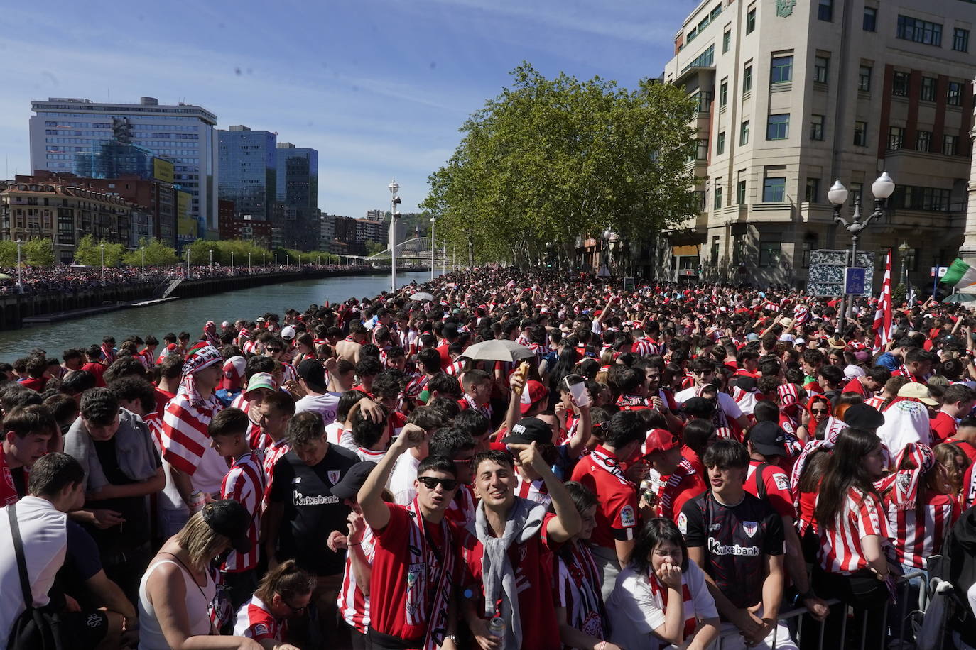 Las imágenes de la fiesta de la gabarra en Bilbao