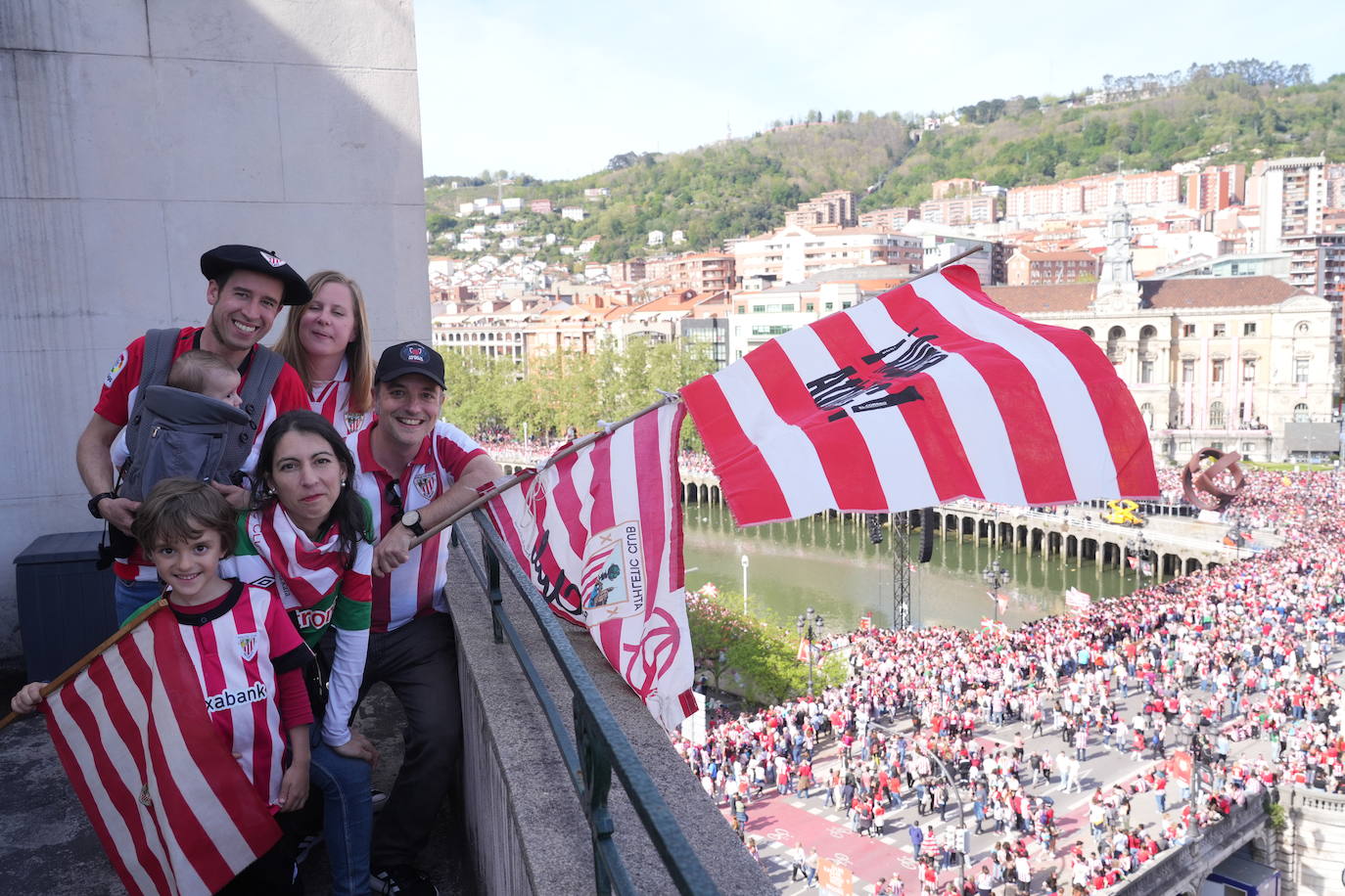 Las imágenes de la fiesta de la gabarra en Bilbao